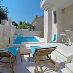 Holiday Mustra * Donji Okrug (Ciovo)